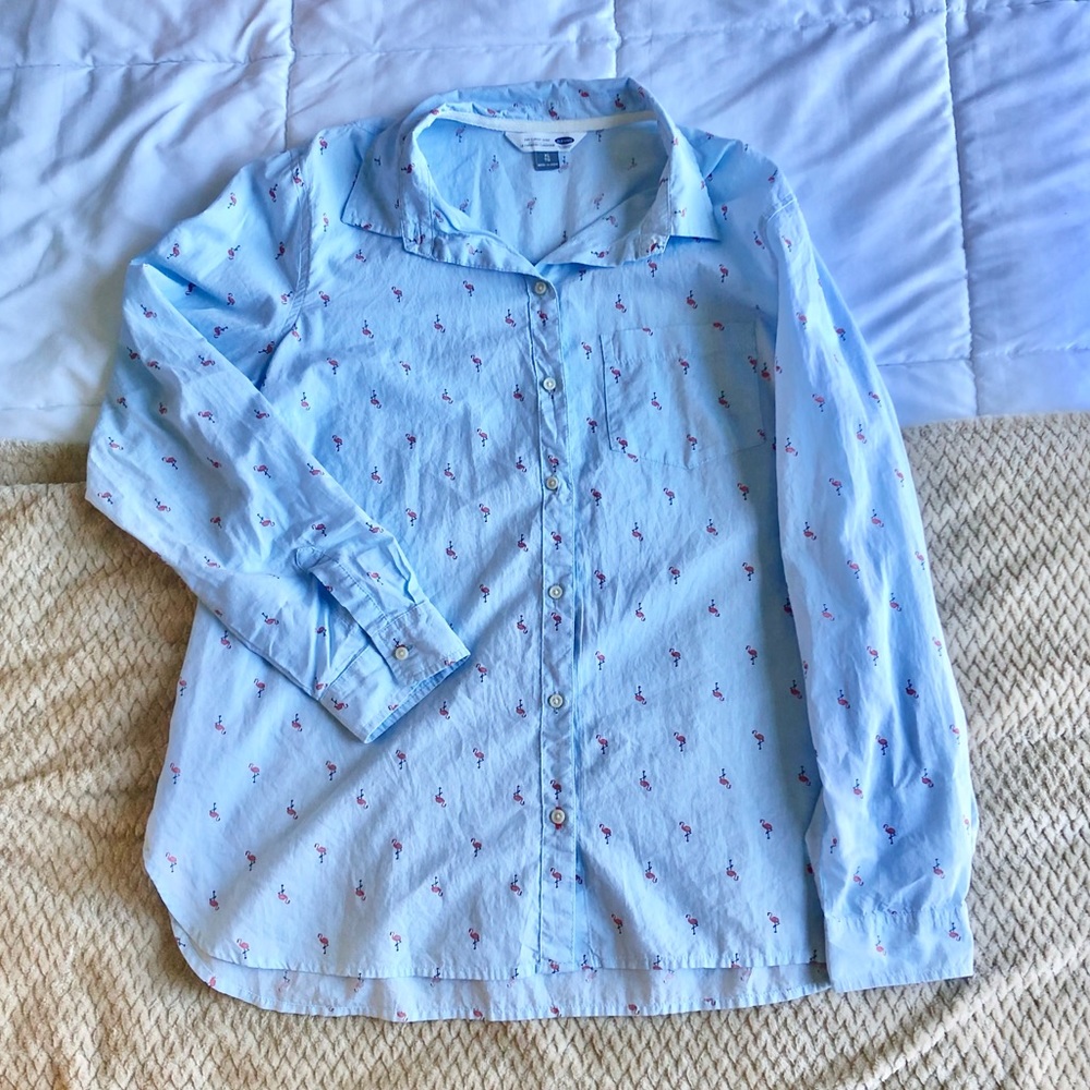 Super adorable button down long sleeve in light blue with tiny flamingoes